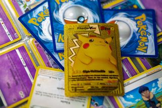 Volím si tebe, Pikachu! Spekulace s Pokémon kartami se utrhly ze řetězu